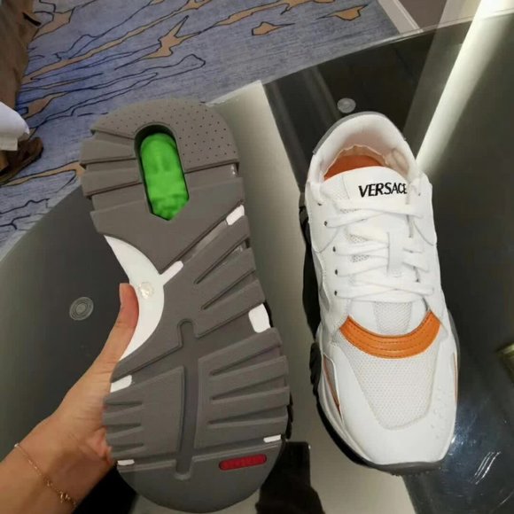Simple white sneakers for Men main image 4